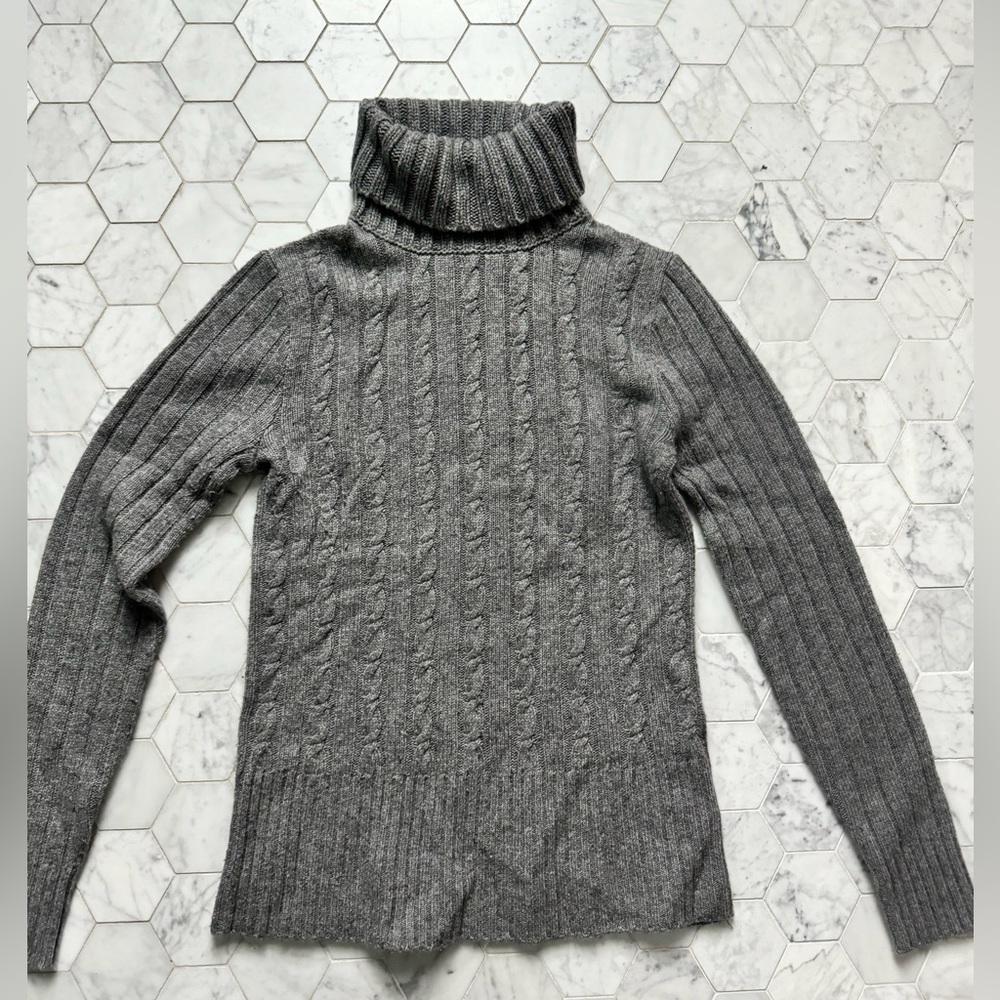 J. Crew grey turtleneck sweater, size M. Wool, Nylon and cashmere. No holes - Picture 4 of 5